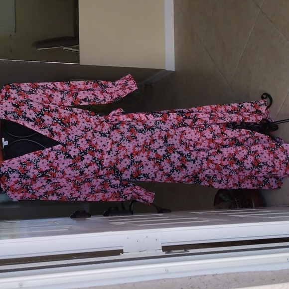 Dress - Picture 3 of 3